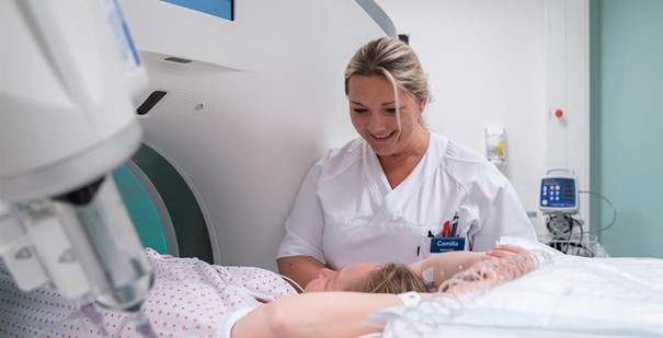 En person i en sykehusseng