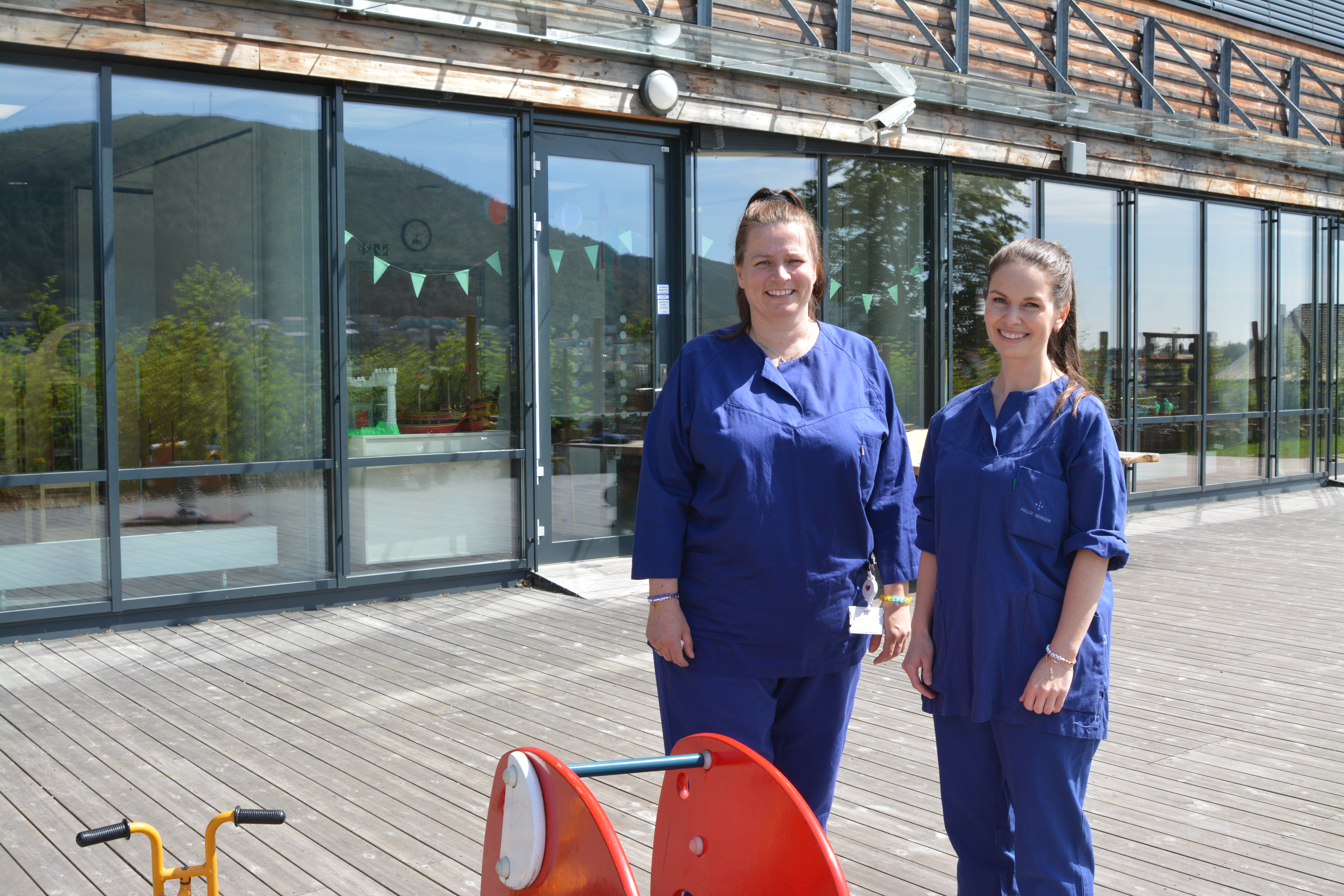 to ansatte ved leketerapien.foto