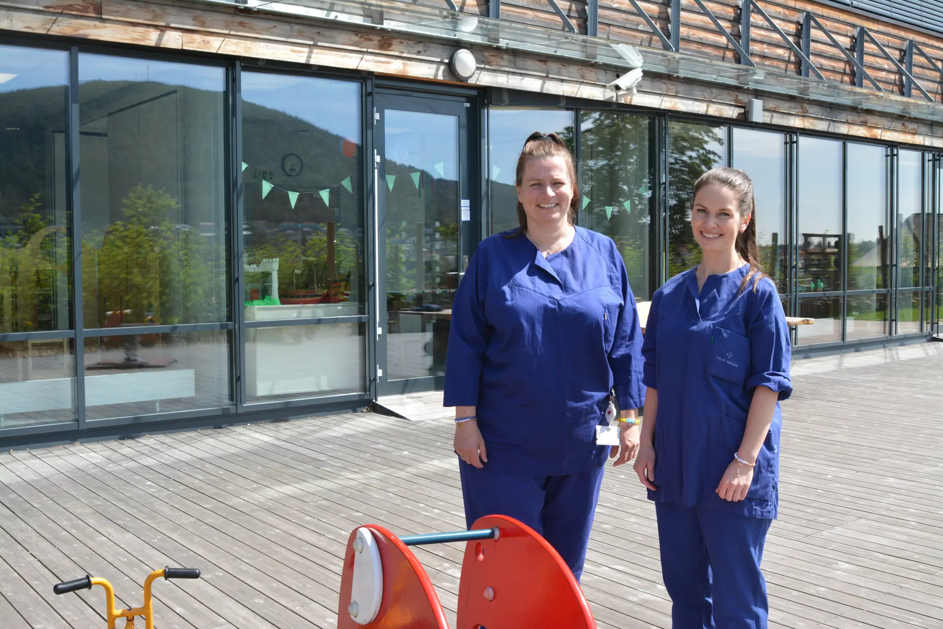 to ansatte ved leketerapien.foto