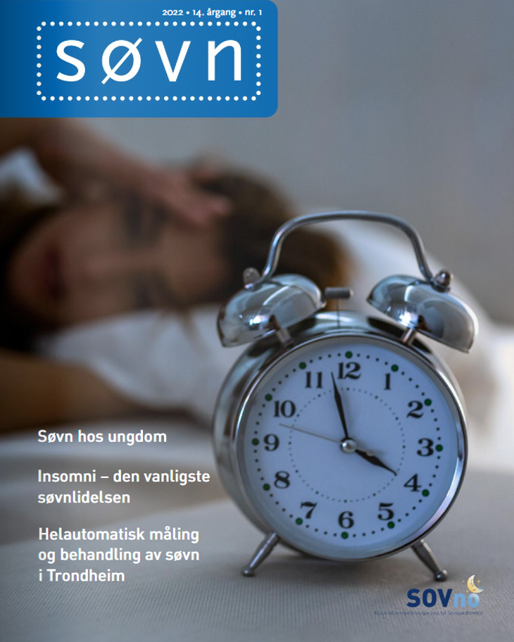 En klokke på et bord