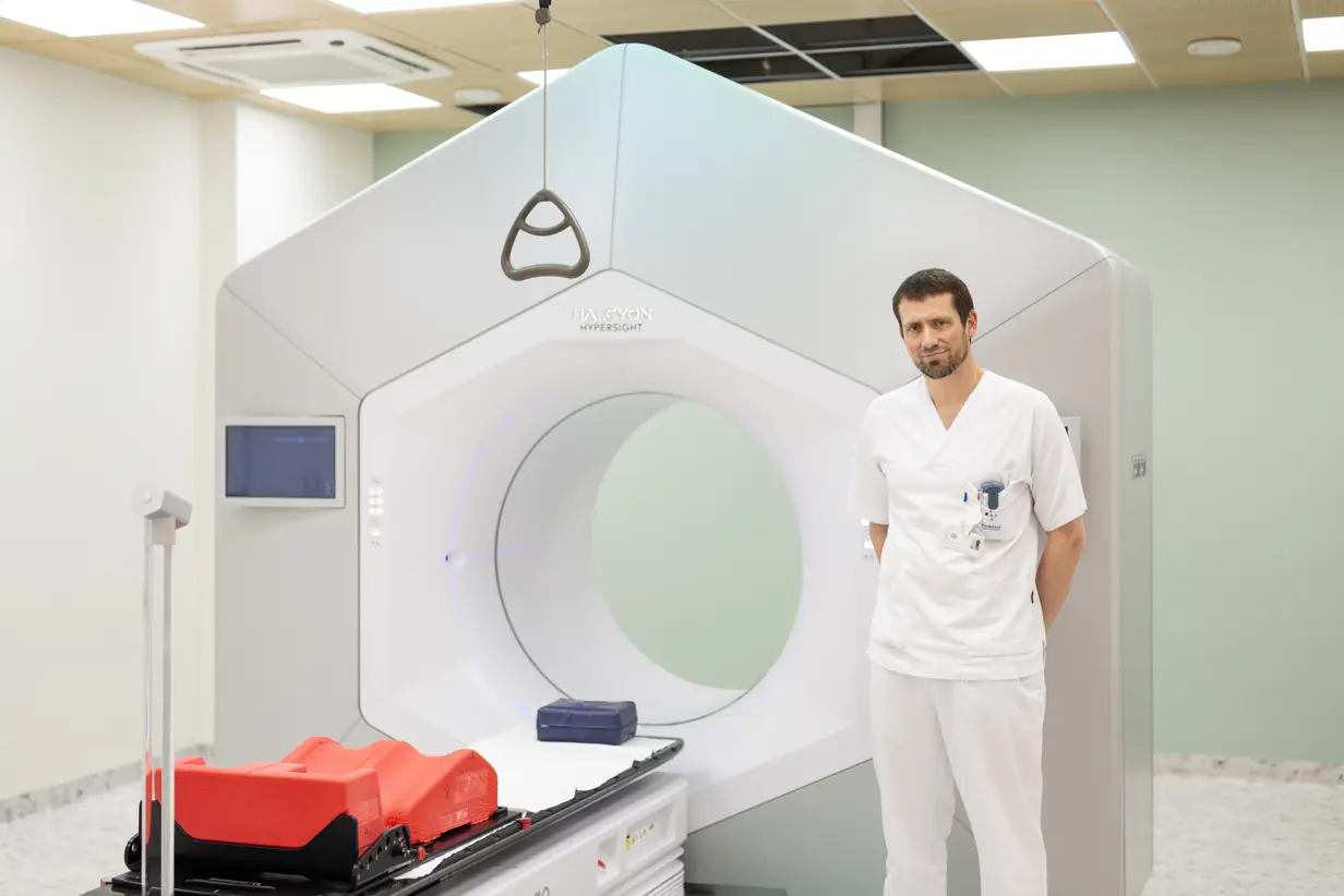 mann med strålemaskin