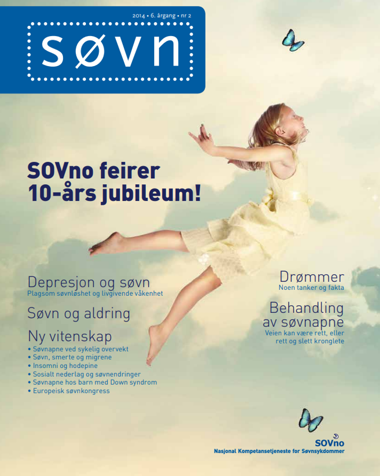 En jente og en sommerfugl