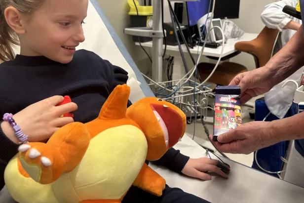 Ei jente som får velge duft tusj