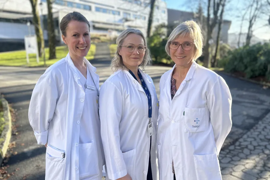 En gruppe kvinner i laboratoriefrakker