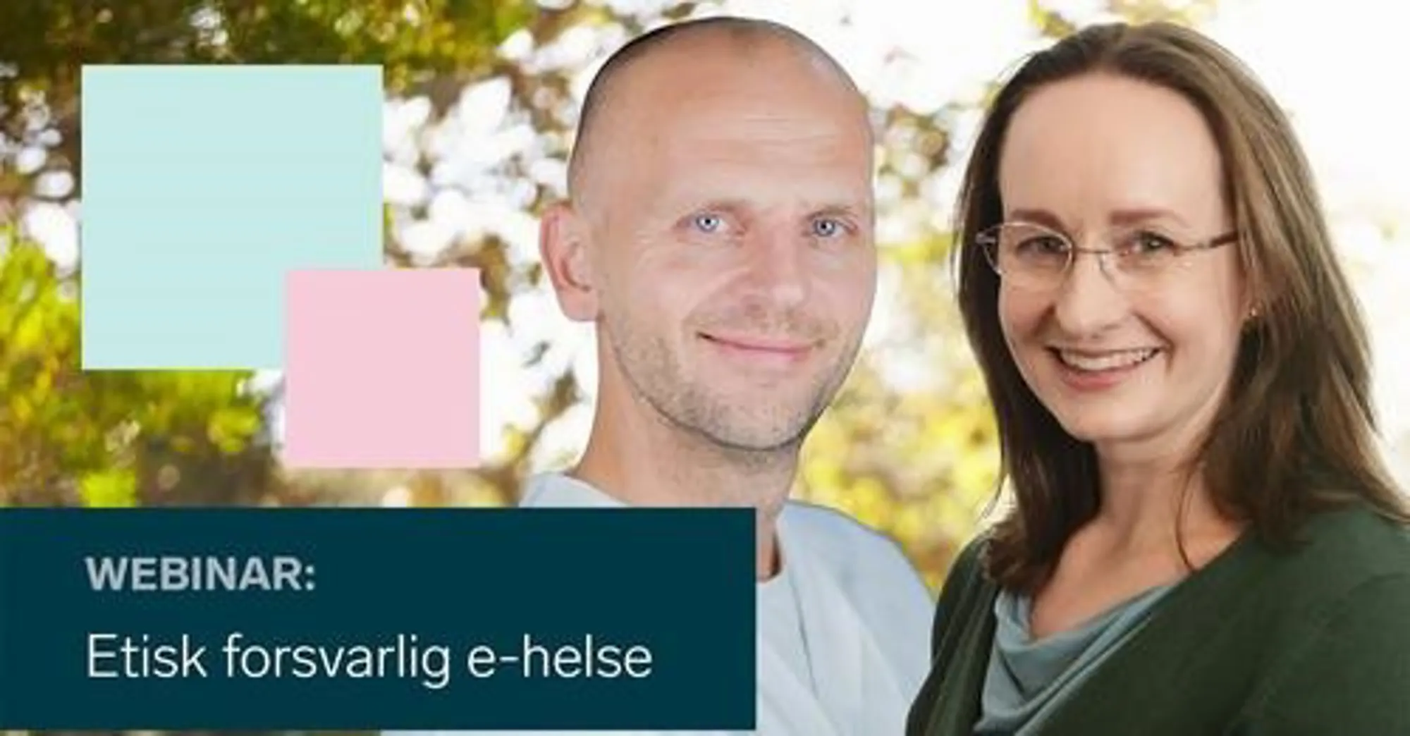 En mann og kvinne som smiler