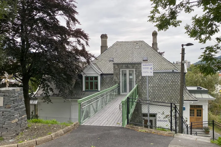 Eksteriør fasade Vardesenteret