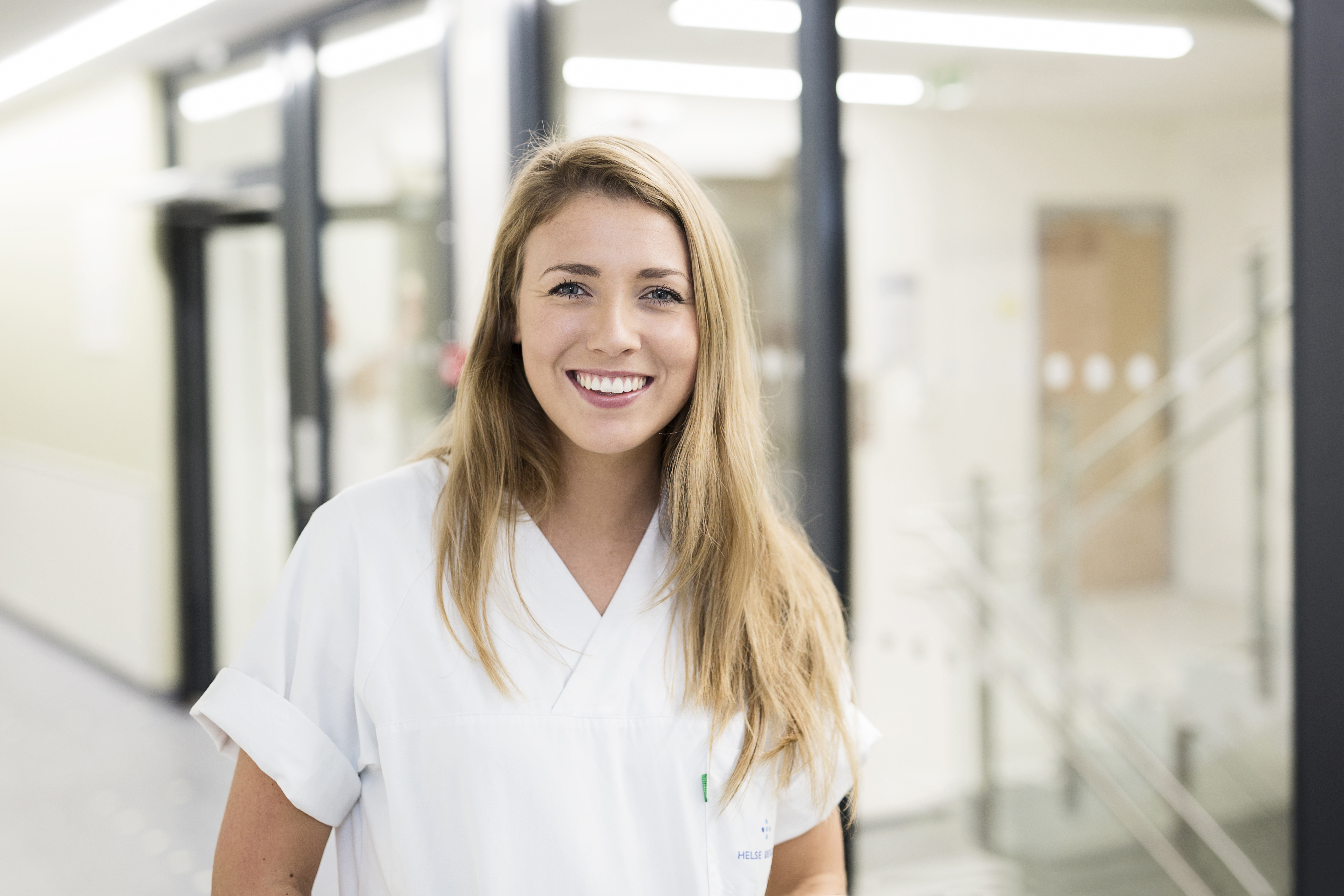 Sykepleier som smiler