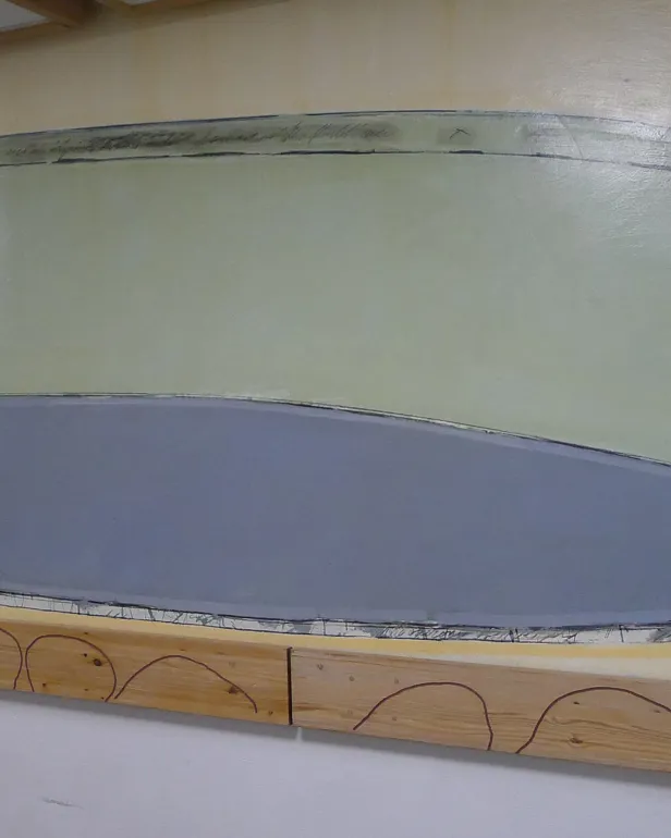 Et stort hvitt og blått rør