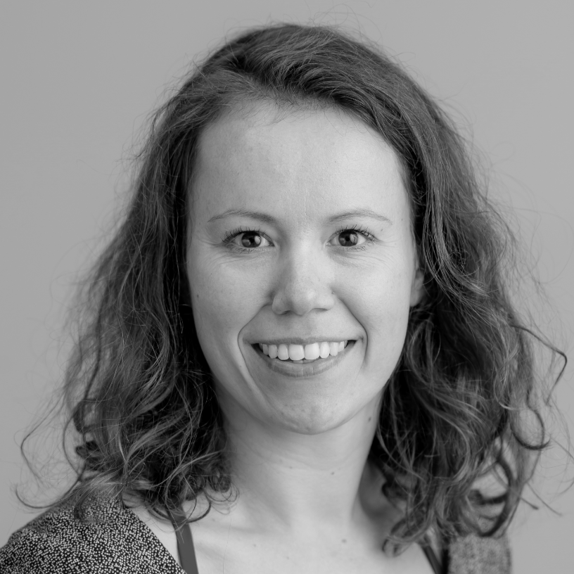 En kvinne med langt hår