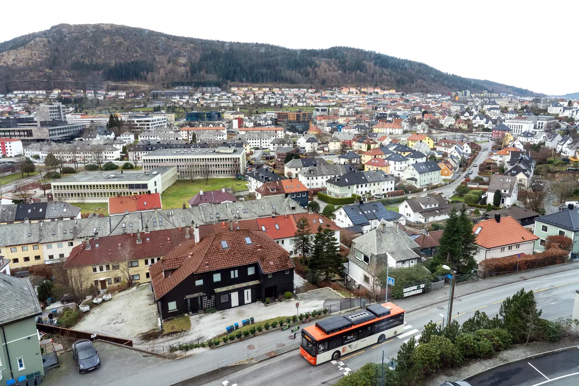 En stor by med mange bygninger