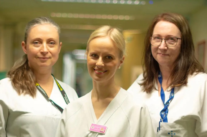 En gruppe kvinner i hvite frakker