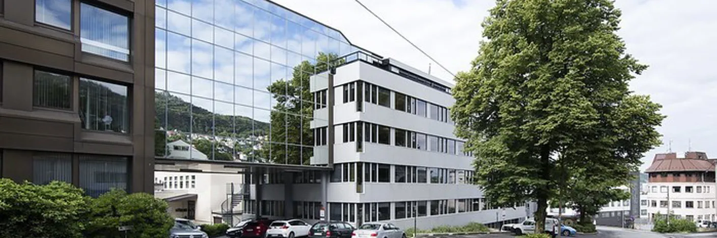 Biletet viser kontorbygget til dokumentasjonsavdelinga i Møllendalsbakken 7