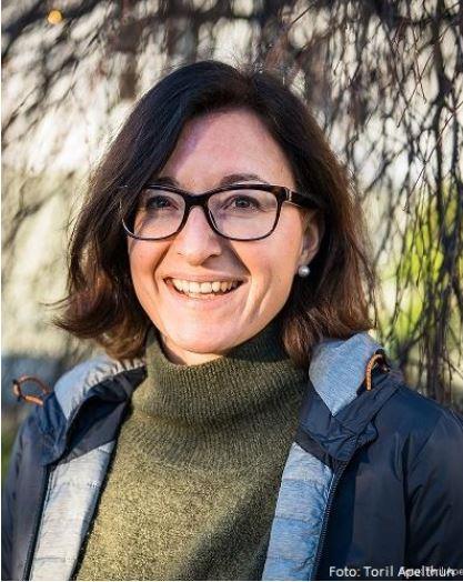 En person med briller