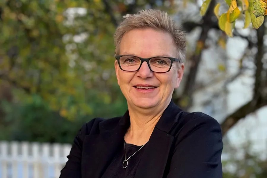 En person som smiler