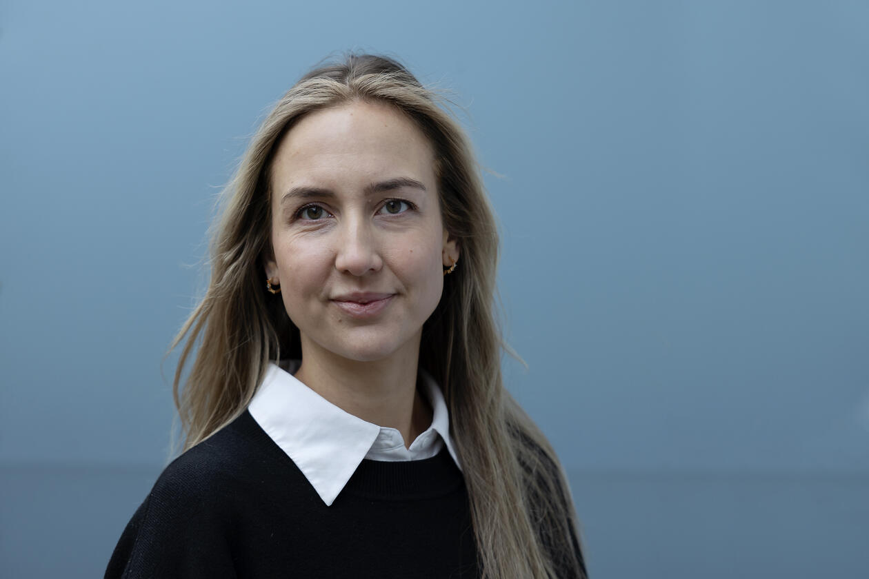 En person med langt hår