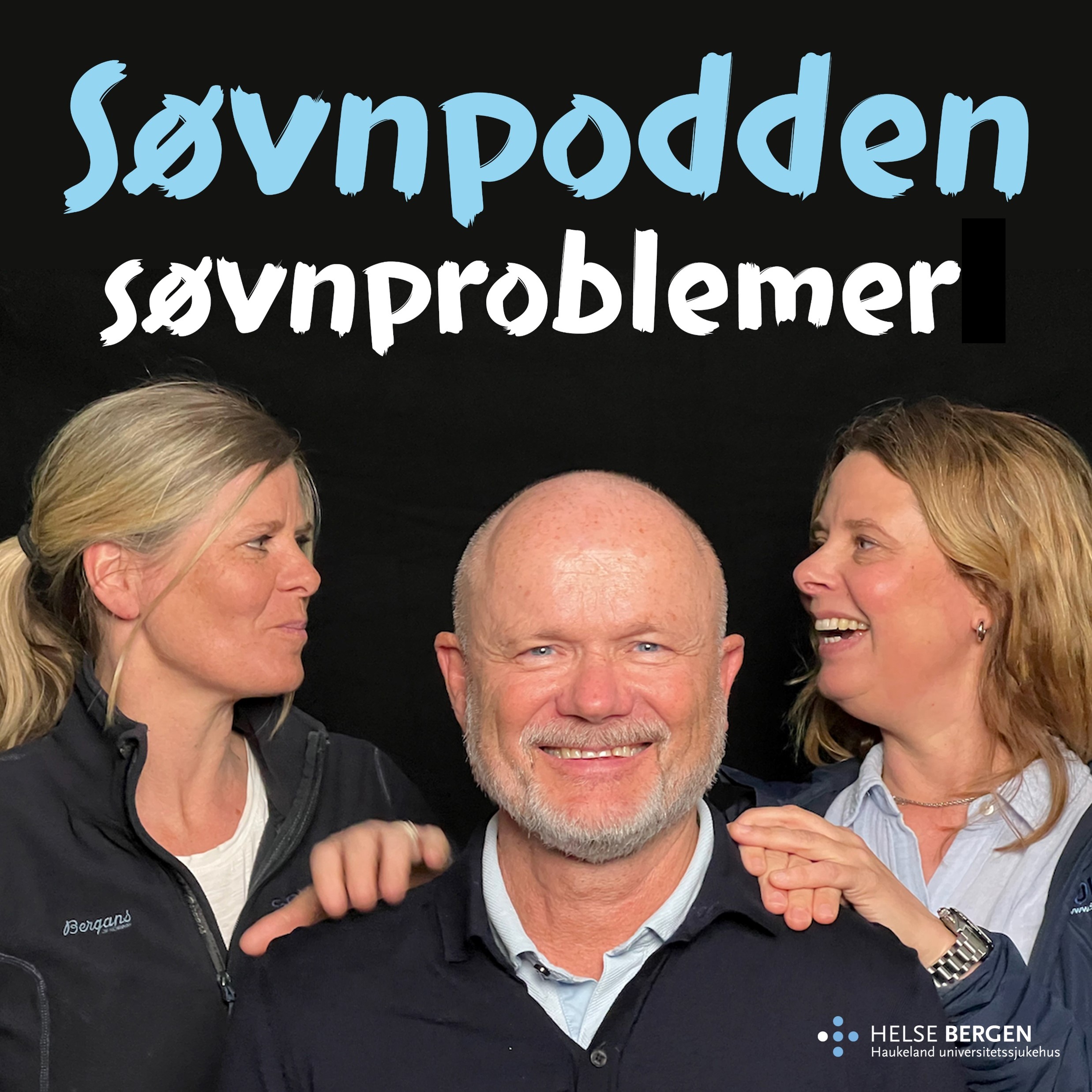 En gruppe mennesker som smiler