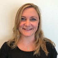 En kvinne med blondt hår