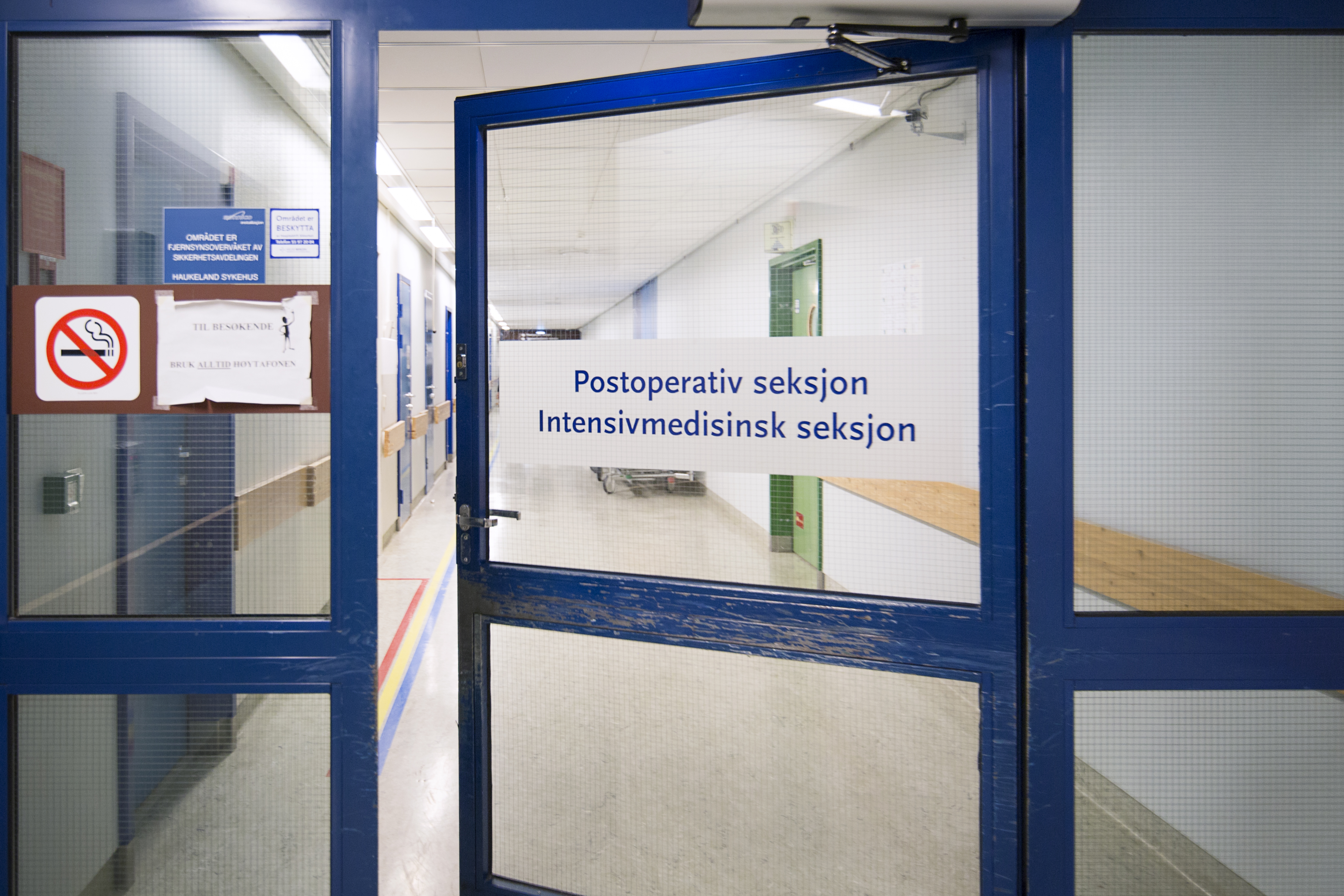 Inngangsdør merka med: intensivmedisinsk seksjon og postoperativ seksjon