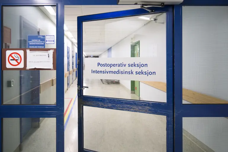 Inngangsdør merka med: intensivmedisinsk seksjon og postoperativ seksjon
