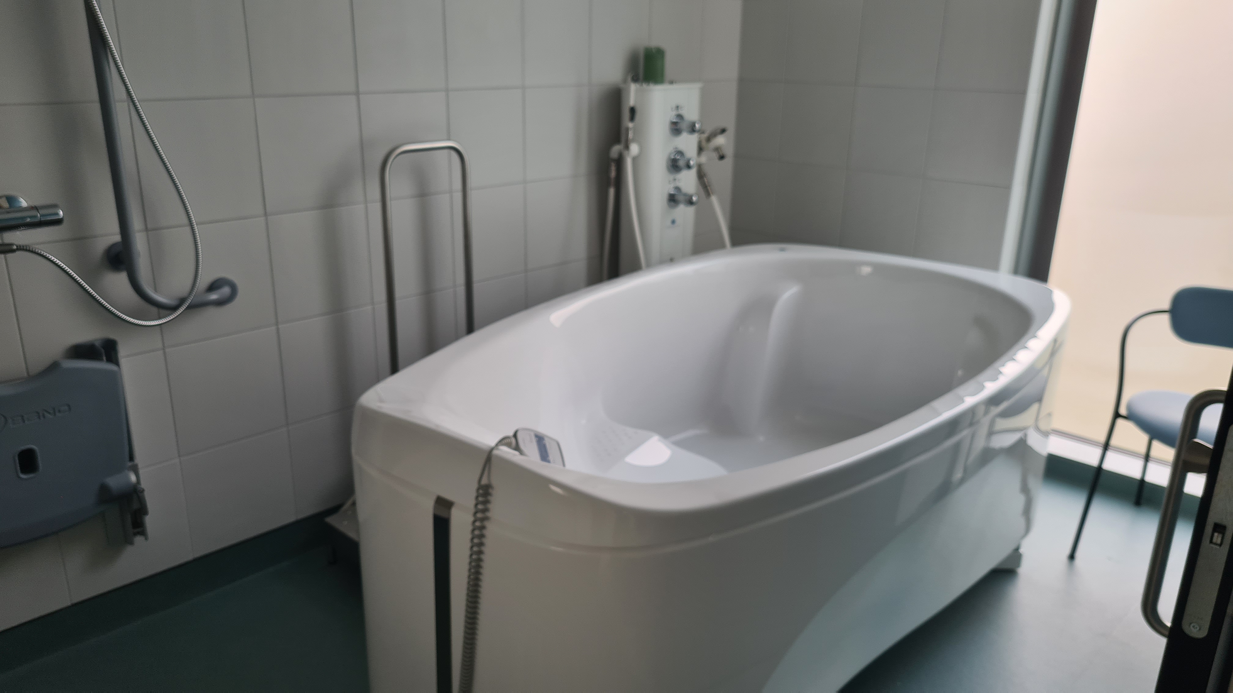 Fødebadekar på badet til føderommene