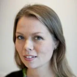 En kvinne med langt hår