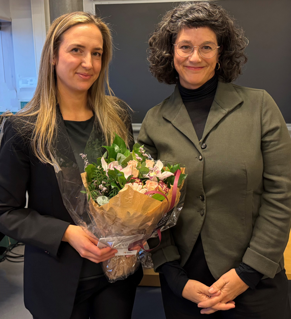En person som holder en blomsterbukett