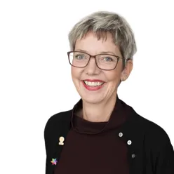 En kvinne med briller