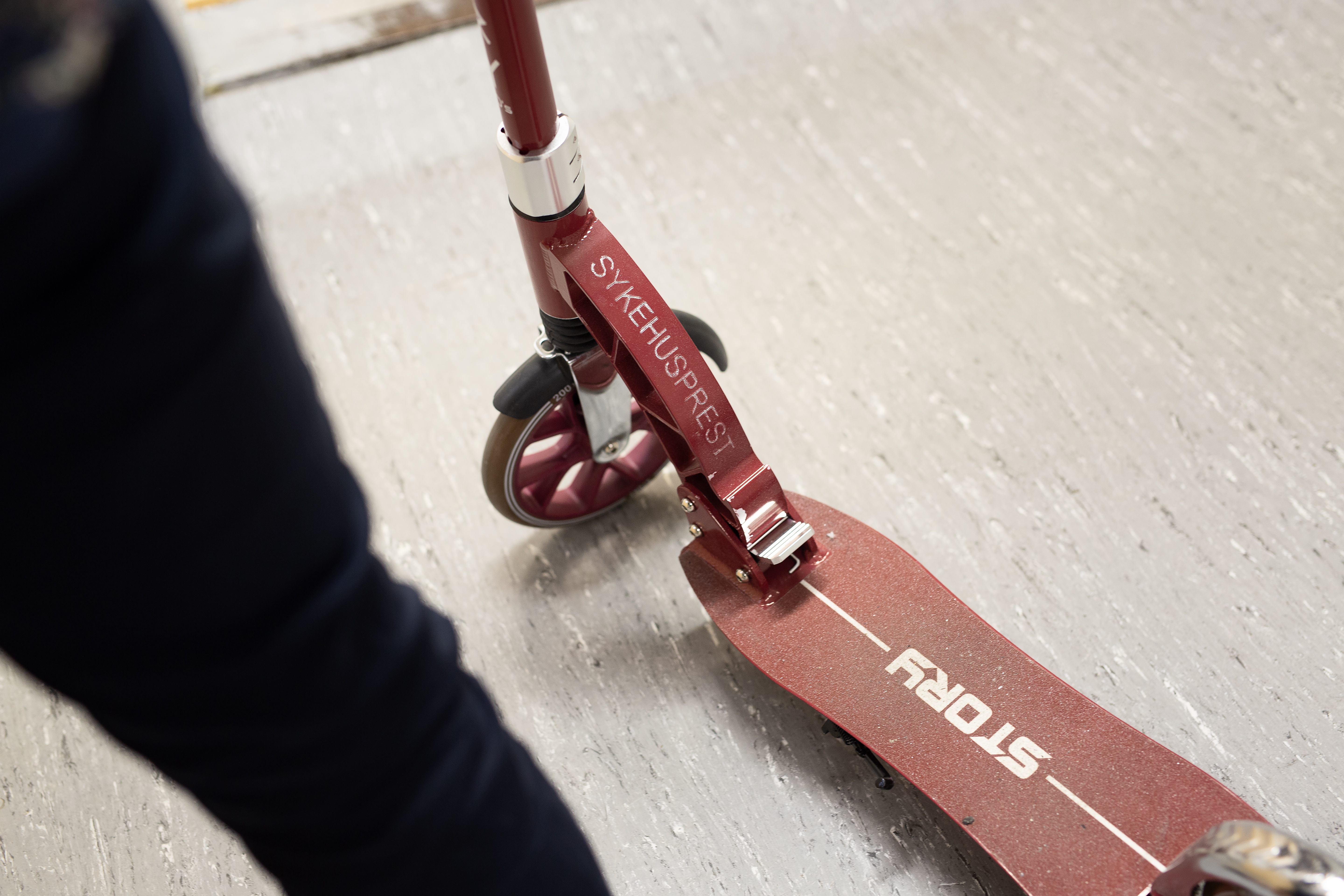 sparkesykkel med inngravert skrift der det står sjukehusprest