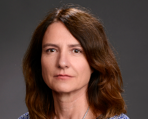 Et nærbilde av en kvinne