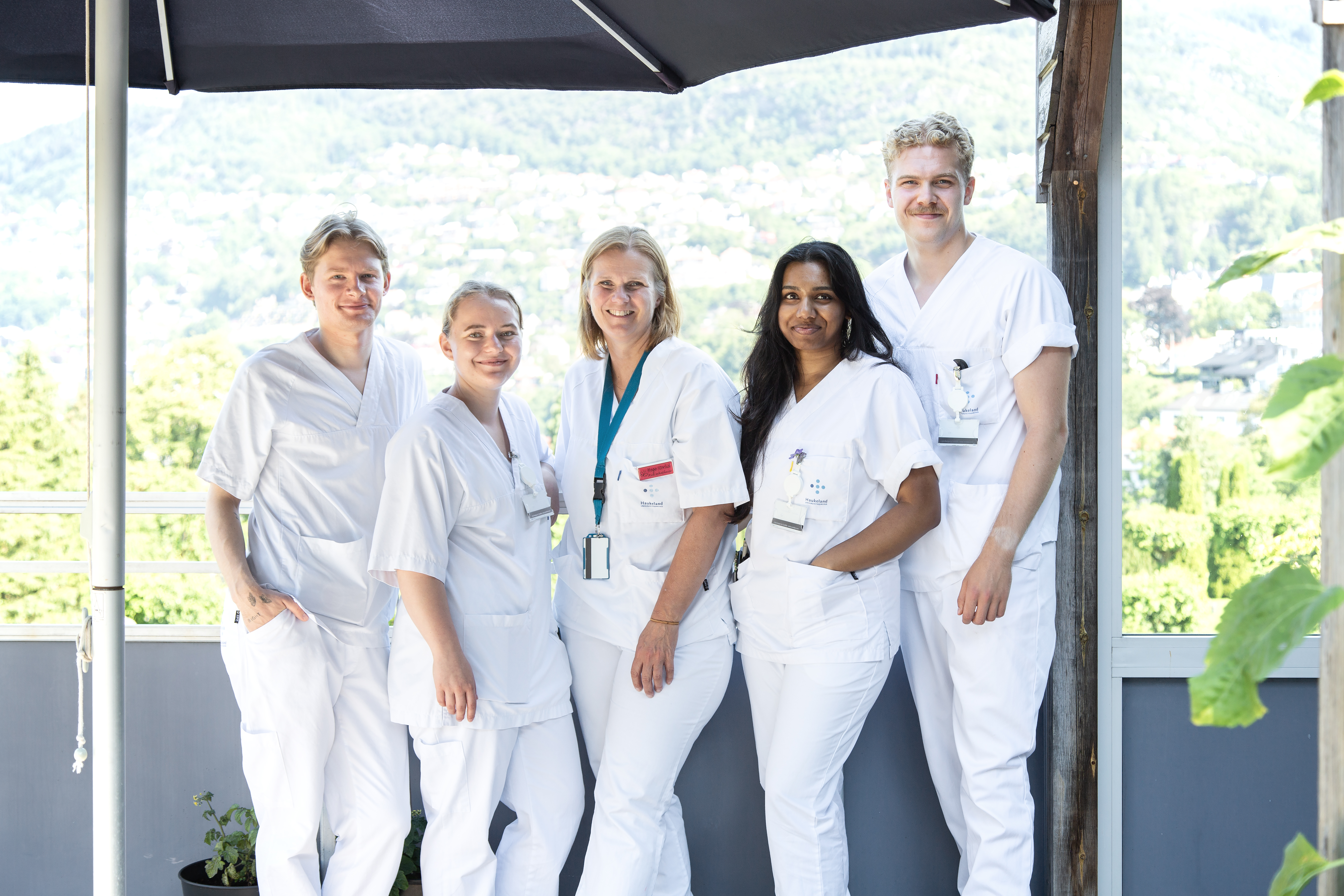 Gruppe ansatte på terrasse