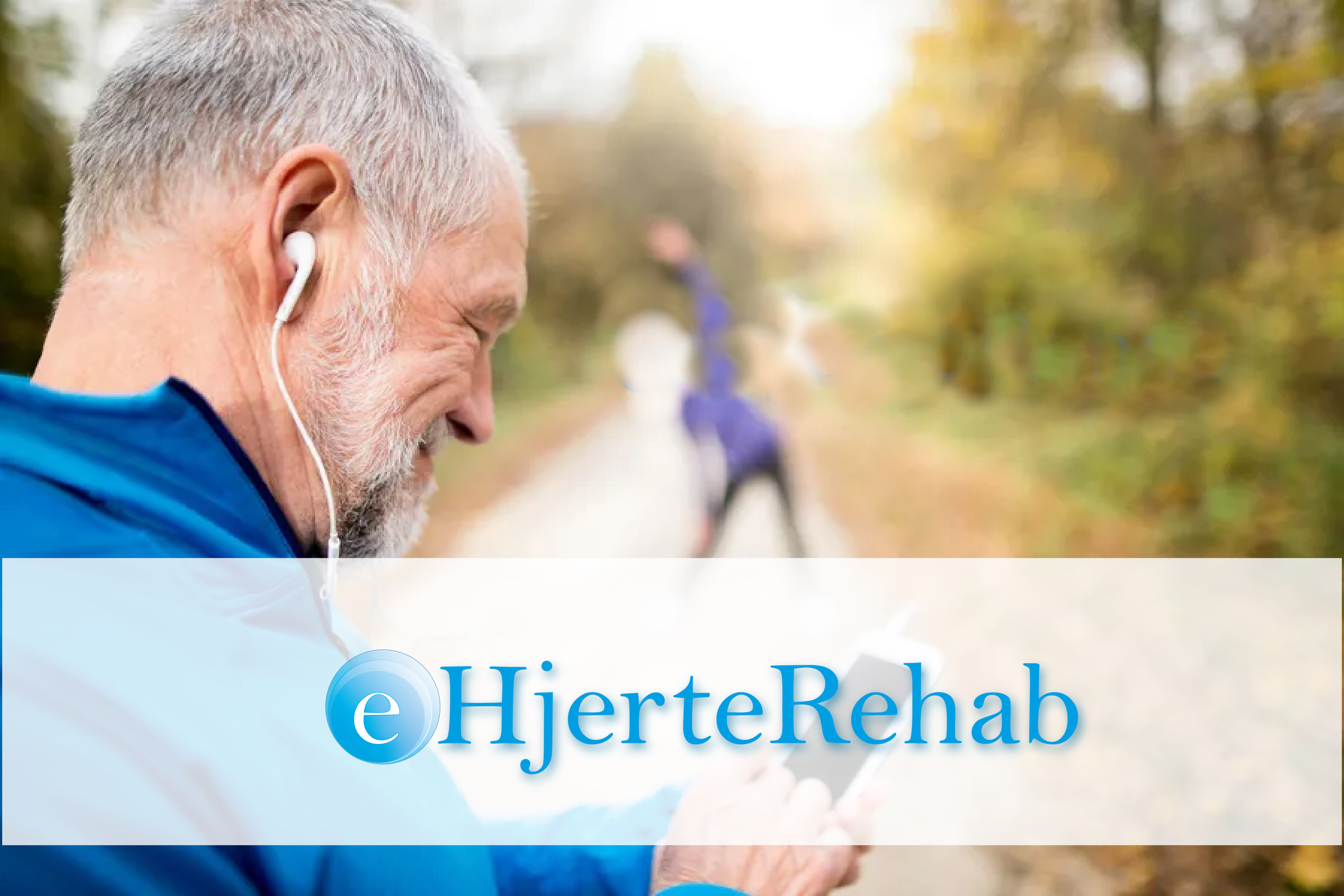 En eldre mann i treningstøy står med en mobil og en kvinne tøyer ut i bakgrunnen