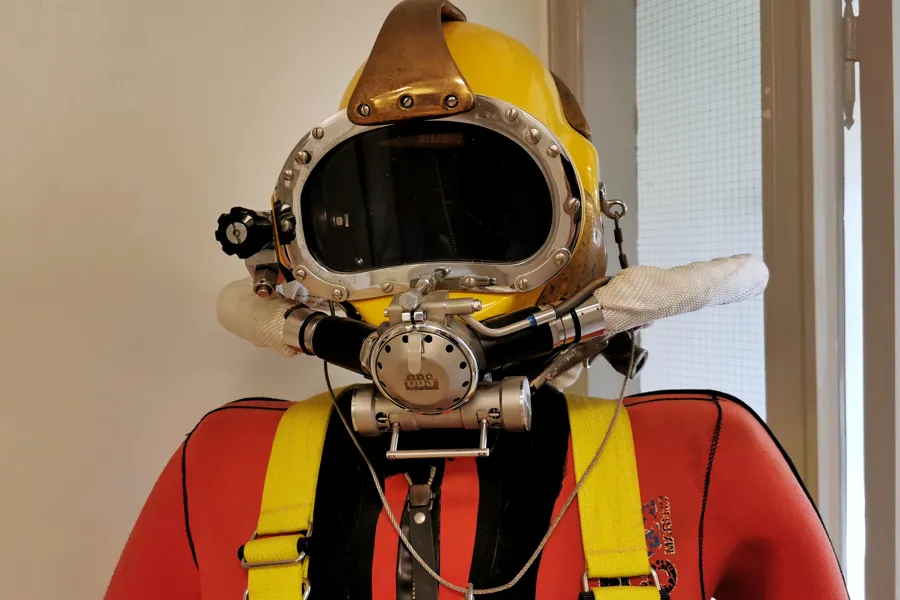 Bilde av en dykkerhjelm