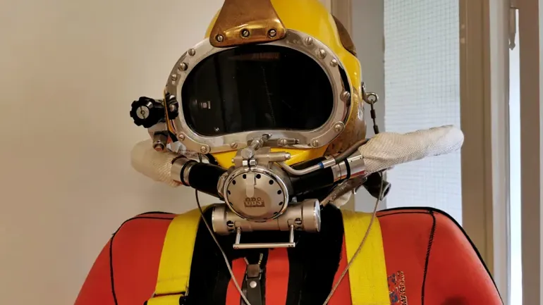 Bilde av en dykkerhjelm