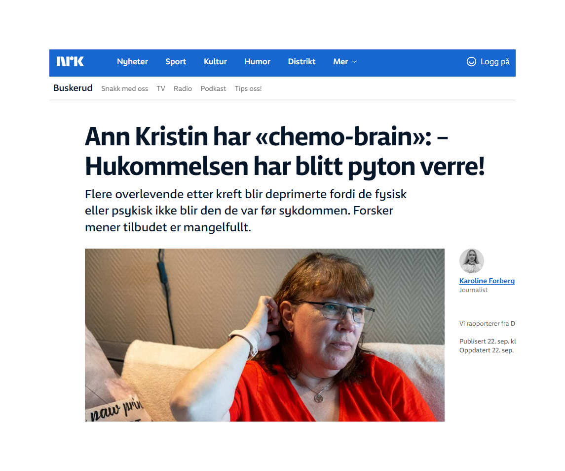 En person som sitter i en stol