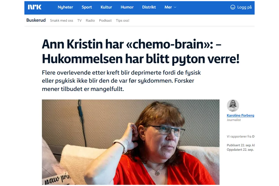 En person som sitter i en stol