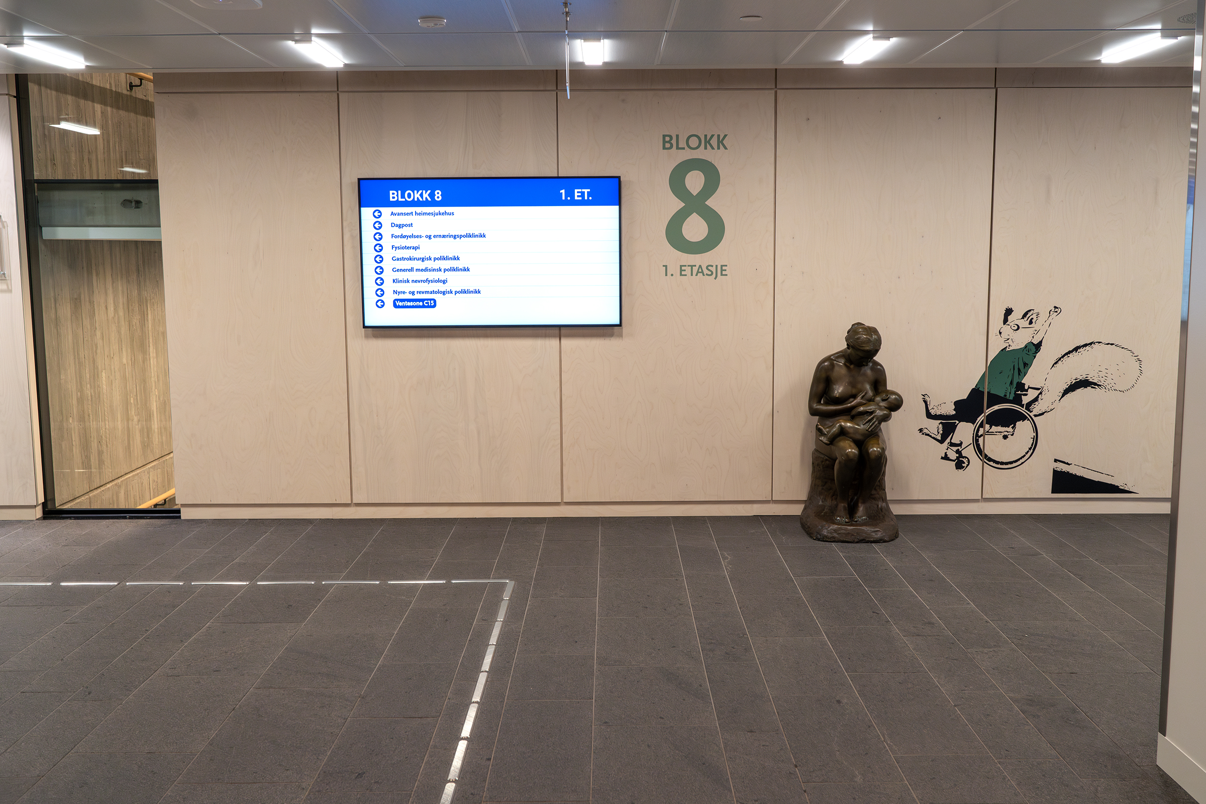 Korridor med navneskilt