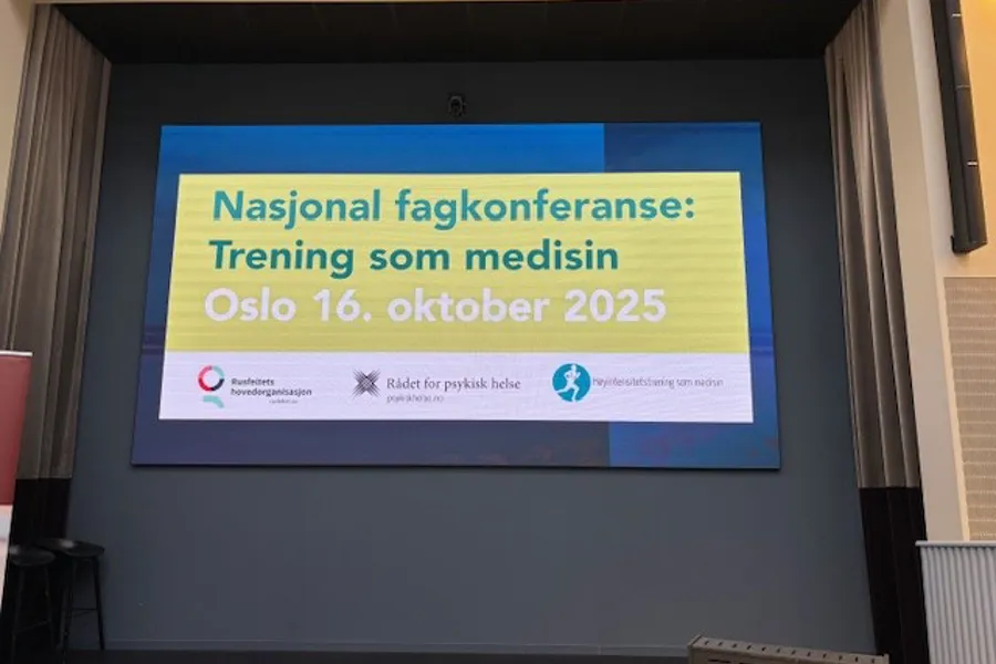 En skjerm med en melding på