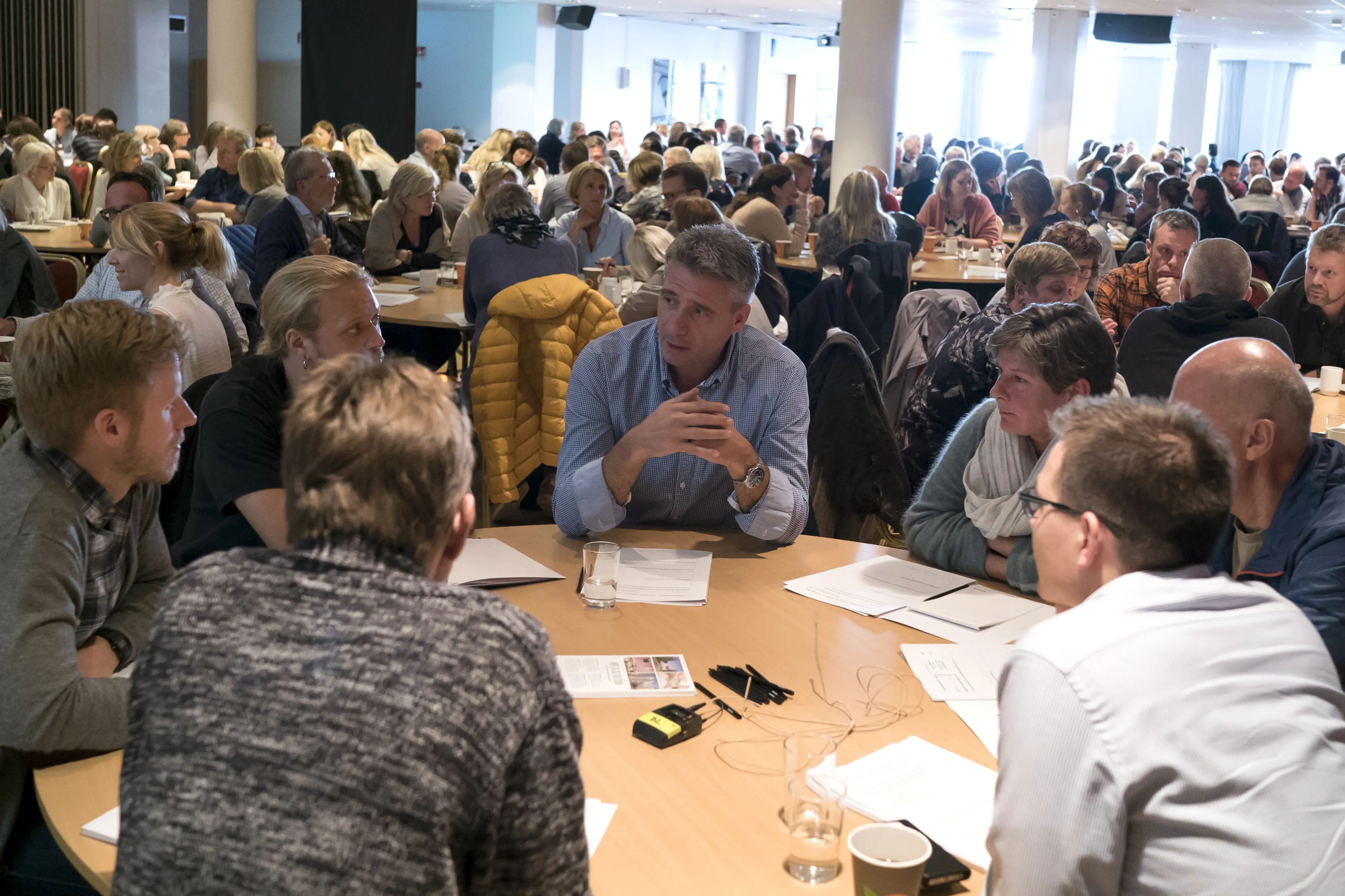 Gruppebilde fra konferanse. Foto