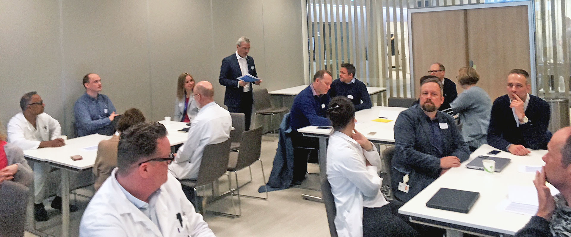 Gruppebilde fra møterom. Foto