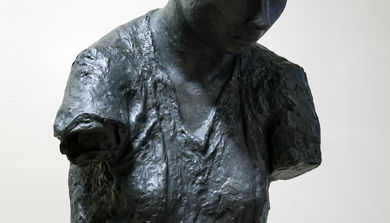 «Torso» (Høgde på skulptur&#58; ca 63 cm, sokkel&#58; 90 cm) Foto&#58; Øystein Fykse.