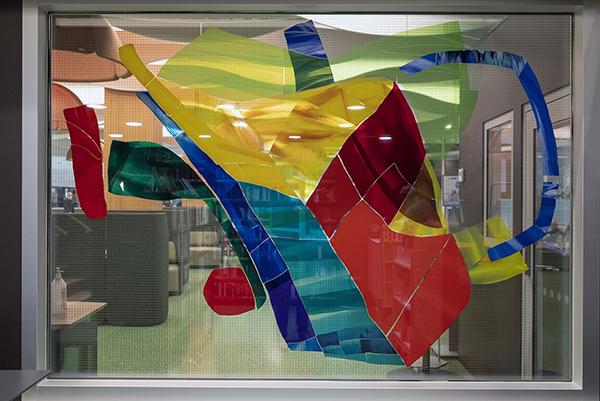 Glasmåleri av Sigrid Szetu. Foto: Øystein Fykse 