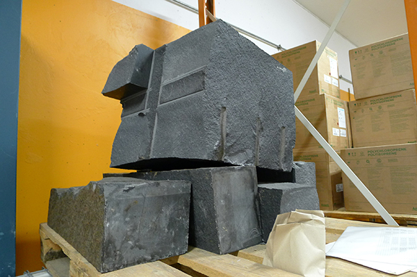 Ein av Bård Breiviks to skamlar, før restaurering. Foto: Trond Blom