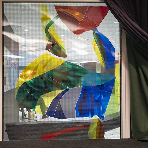 Glasmåleri av Sigrid Szetu. Foto: Øystein Fykse