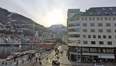 Eksteriør Murhjørnet med soloppgang ved Ulriken i bakgrunnen. Foto