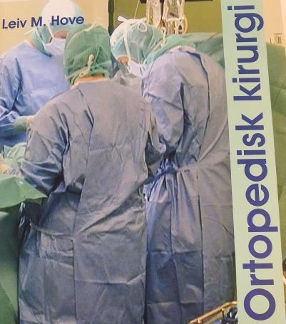 Forside på bok Ortopedisk kirurgi som universitetsfag i Bergen. Foto