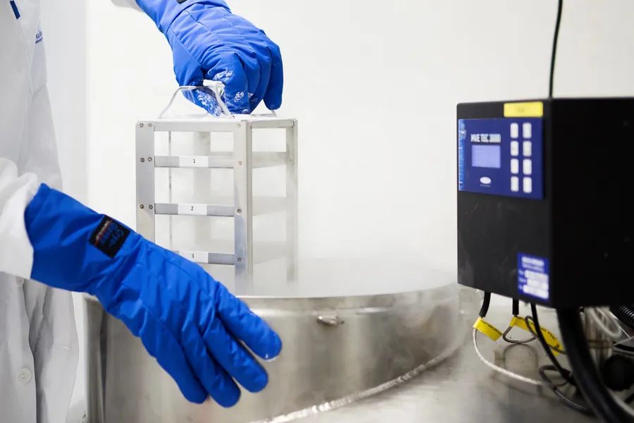 Tar opp rack frå nitrogenfrysar