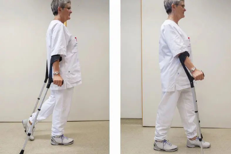 Montasje - to bilder; uoperert fot frem med tyngde på, krykker fremover på nytt. Foto