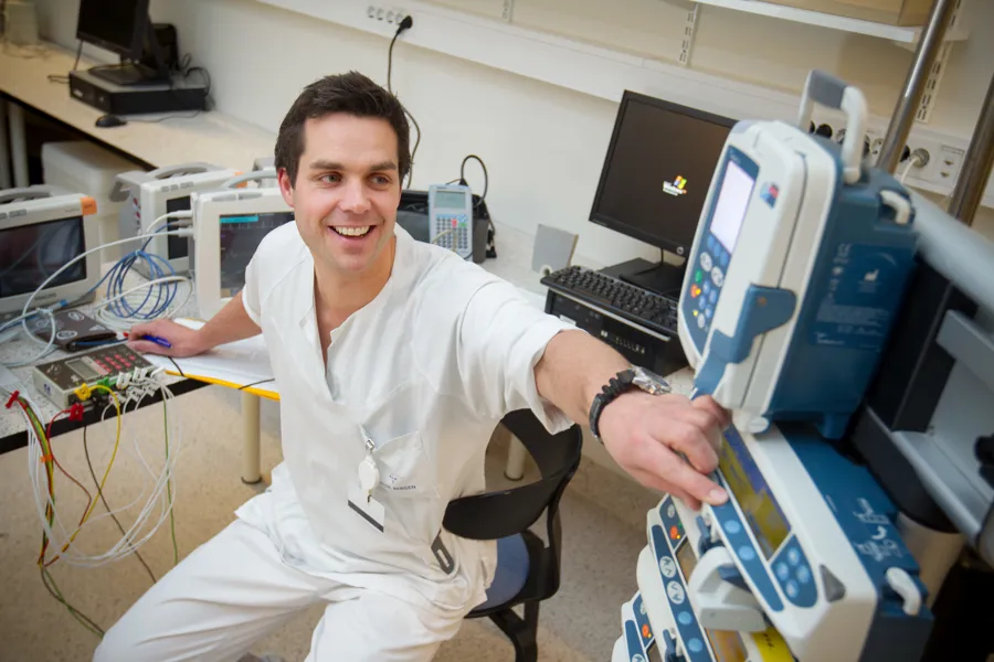 Helsepersonell med medisinsk-teknisk utstyr