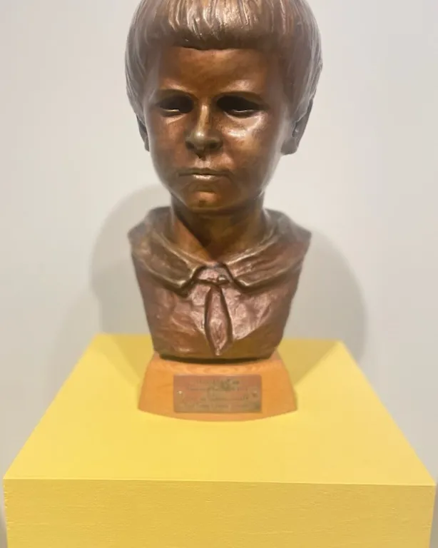 En byste av en person