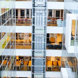 En høy vinkelvisning av en bygning